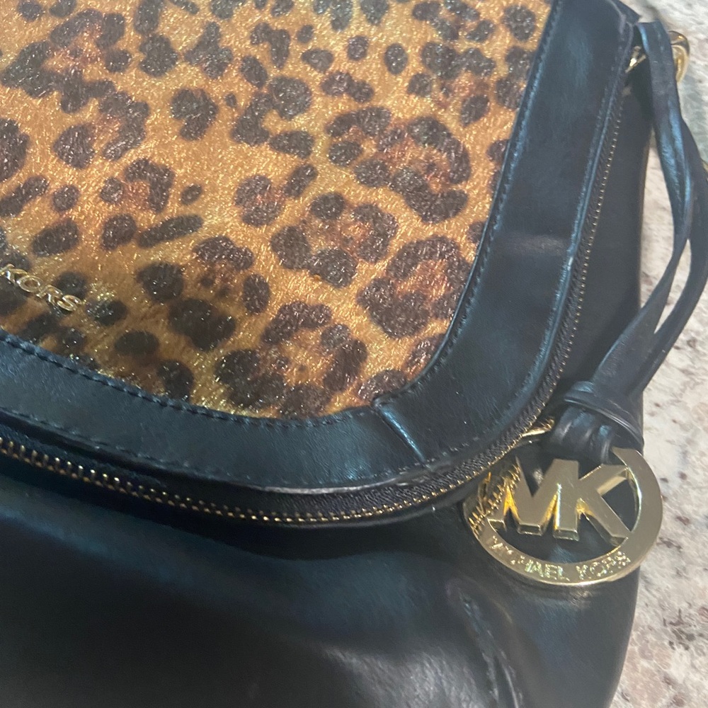 Micheal Kors Cheetah Print Crossbody Bag - Picture 8 of 10